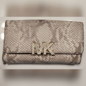 MK WALLET SNAKE PRINT, 12 CARD SLOTS AND MORE.